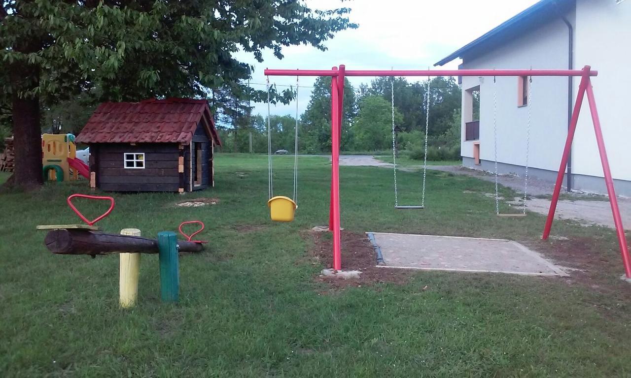 Guesthouse Matija Irinovac Buitenkant foto