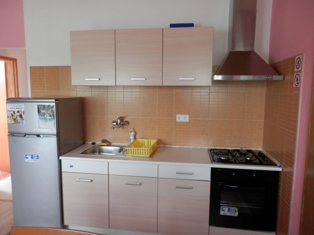 Guesthouse Matija Irinovac Buitenkant foto