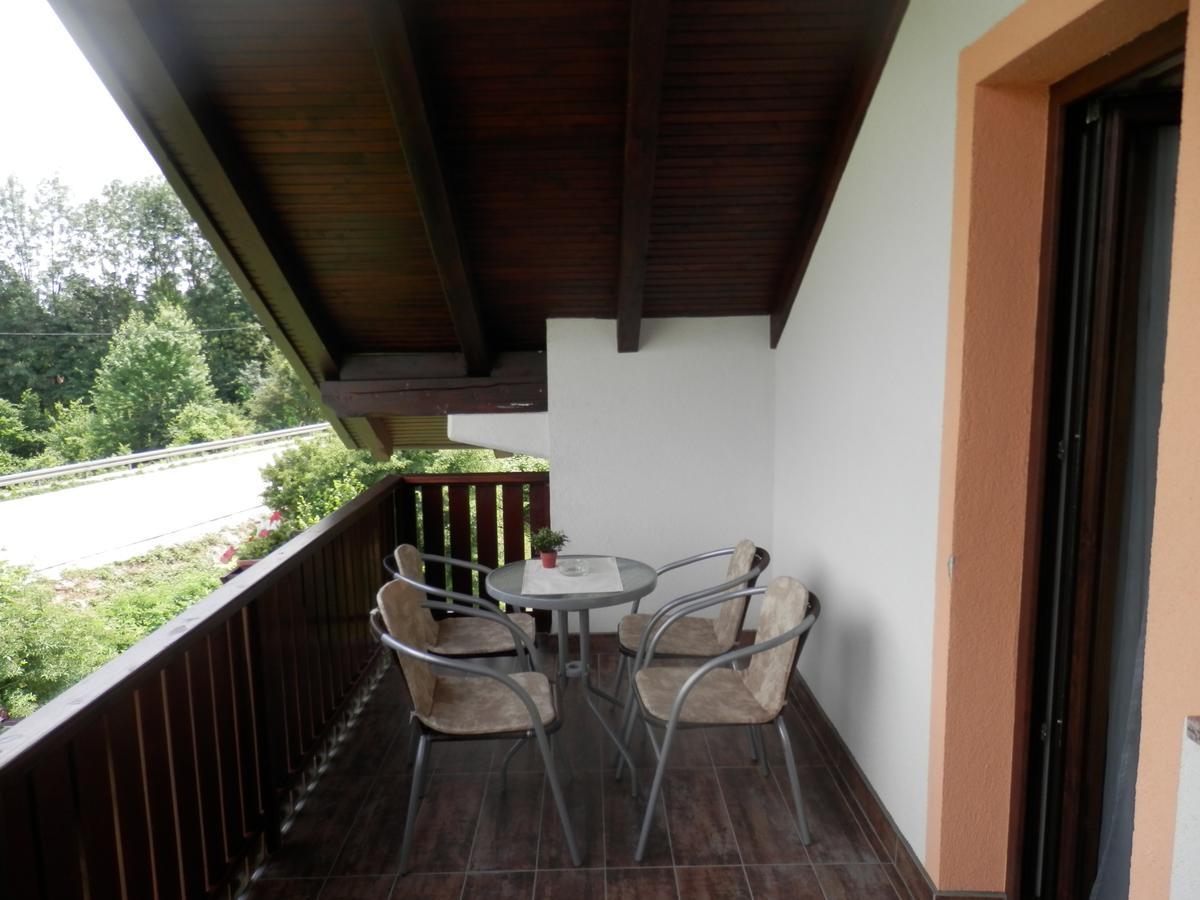Guesthouse Matija Irinovac Buitenkant foto