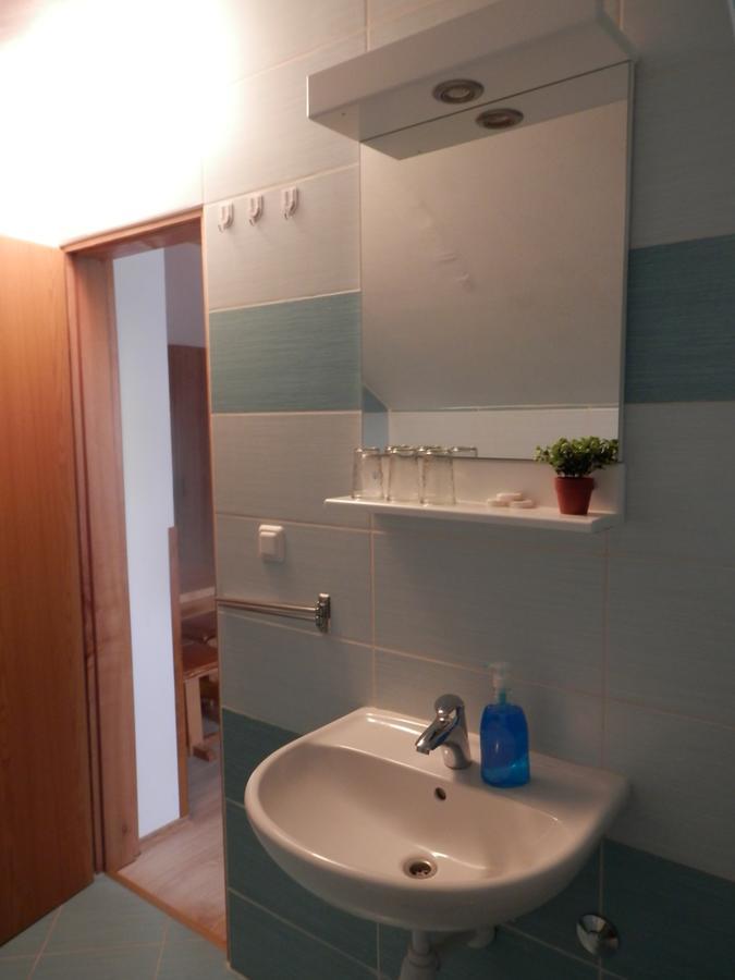 Guesthouse Matija Irinovac Buitenkant foto