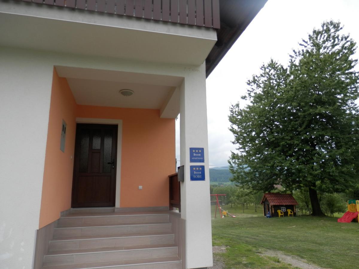 Guesthouse Matija Irinovac Buitenkant foto