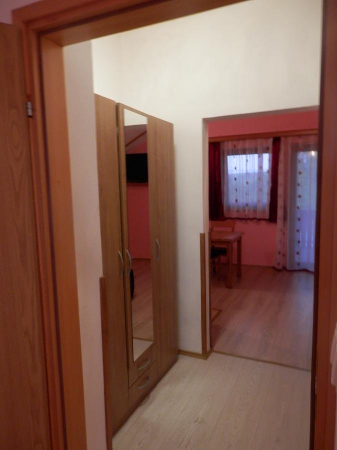 Guesthouse Matija Irinovac Buitenkant foto