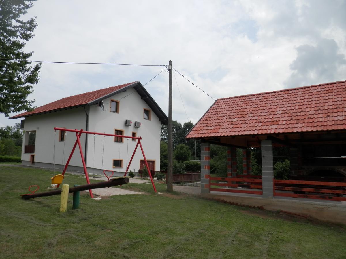 Guesthouse Matija Irinovac Buitenkant foto